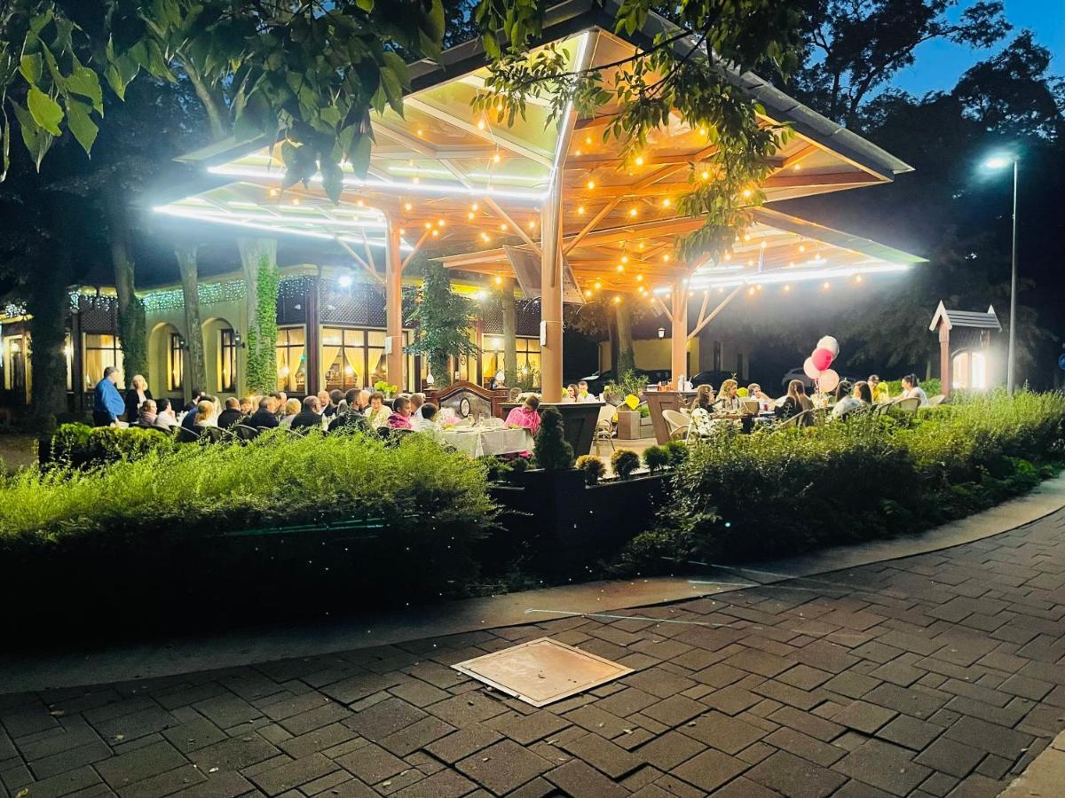 Villa Hotel Ντέμπρετσεν Εξωτερικό φωτογραφία